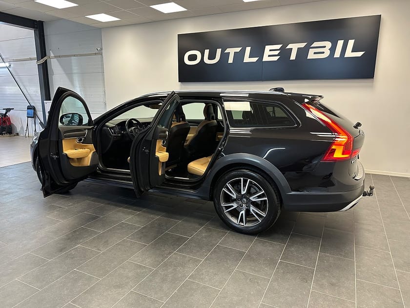 Bild 3 av Volvo V90 Cross Country D5 AWD Geartronic Pro Drag Carplay Värmare Läder