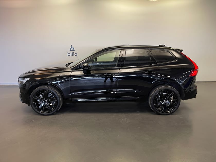 Bild 2 av Volvo XC60 T6 Plus Black Nordic Edition / Luftfjädring / Dragkrok / Tonade rutor /