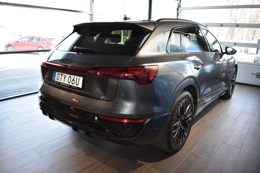 Bild 3 av Audi Q8 55 e-tron quattro 300 kW / 408 HK S-LINE EDITION