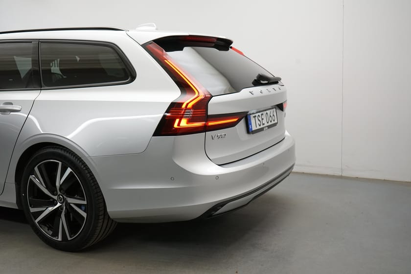 Bild 3 av Volvo V90 Recharge T8 II R-Design, Taklucka, Dragkrok, Navigation, HarmanKardon PremiumSound