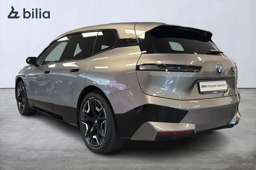 Bild 2 av BMW iX xDrive40 xDrive 40 Sportline | Comfort | H&K | Drag | Panorama