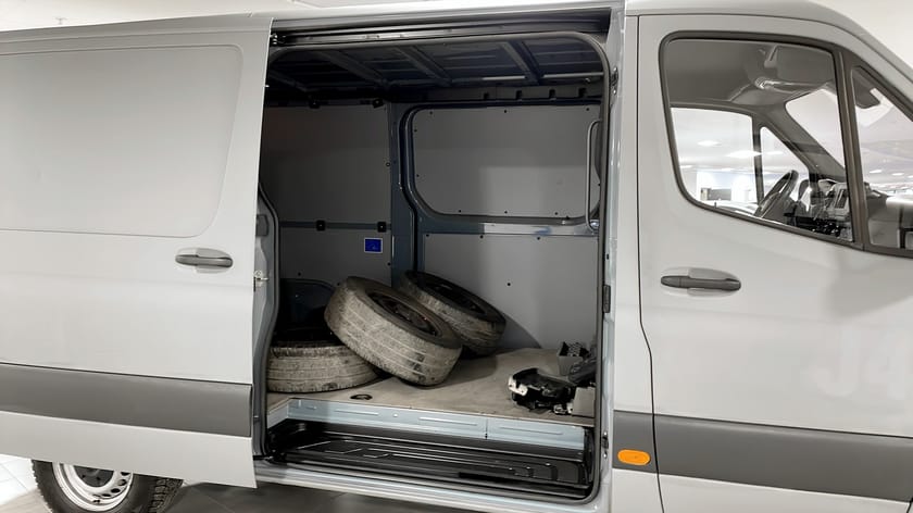 Bild 5 av Mercedes-Benz Sprinter 319 CDI Panel Van 9G-Tronic Automat 190hk L&V Pack