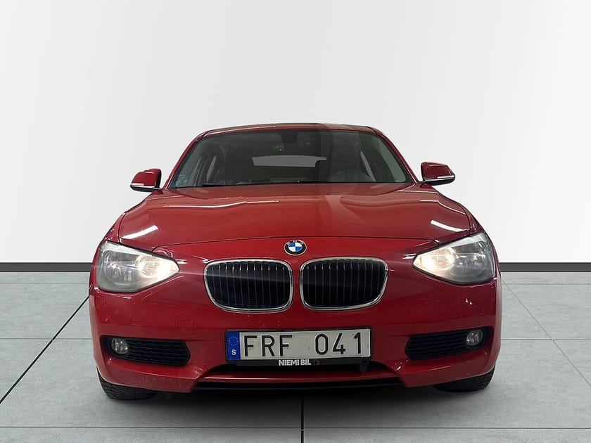 Bild 2 av BMW 118d xDrive 118 143hk Motorvärmare Dragkrok P-sens S&V-däck
