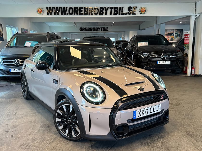 Bild 1 av MINI Cooper S 3-dörrars Aut H/K HUD Pano B-kamera Gps Komfortpaket