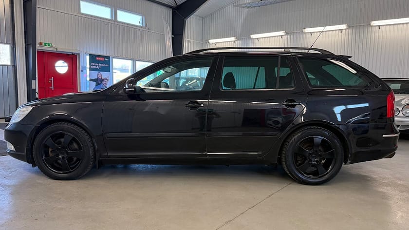 Bild 5 av Škoda Octavia Kombi Skoda 2.0 TDI DPF DSG, 140hk Elegance, Drag, Nyservad
