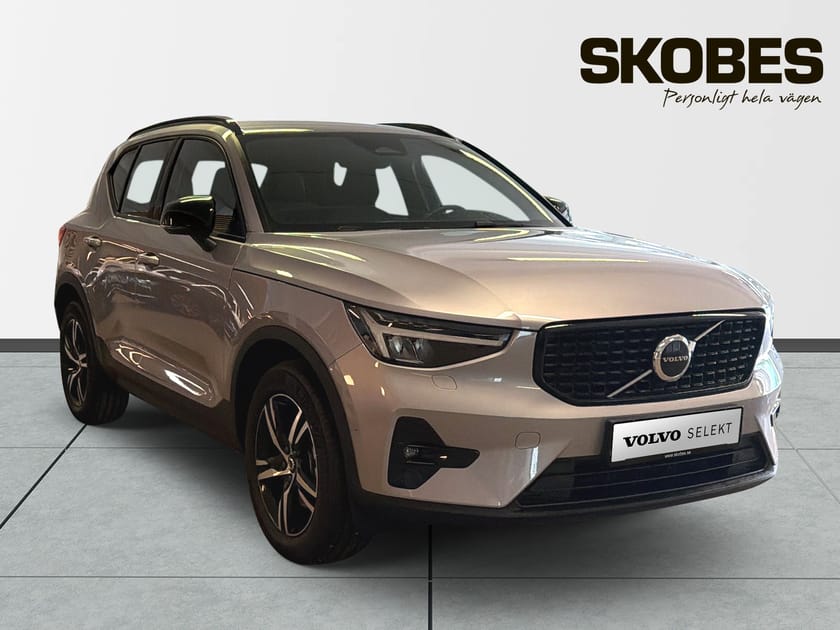 Bild 1 av Volvo XC40 B4 FWD Bensin Plus Dark