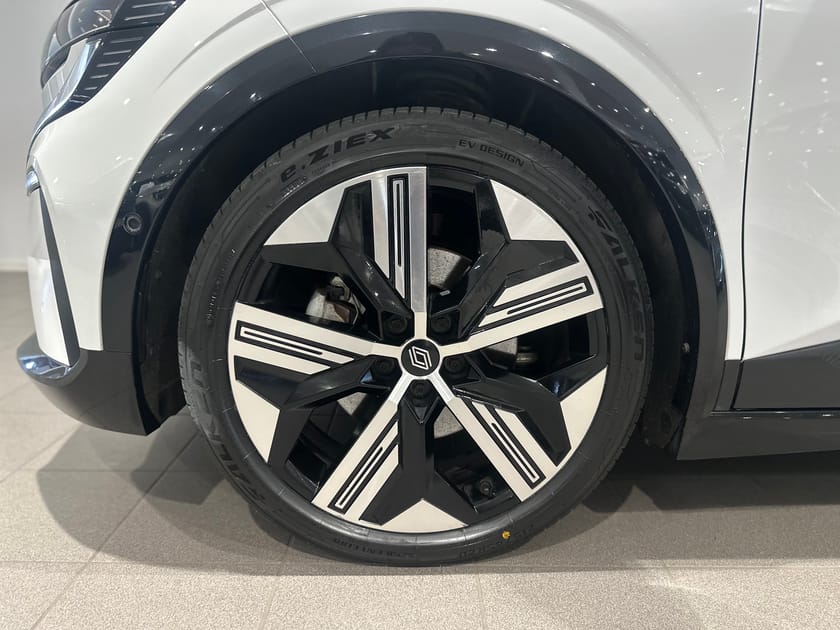 Bild 2 av Renault Mégane E-TECH Iconic 60kWh/220hk, Backkamera, Dragkrok