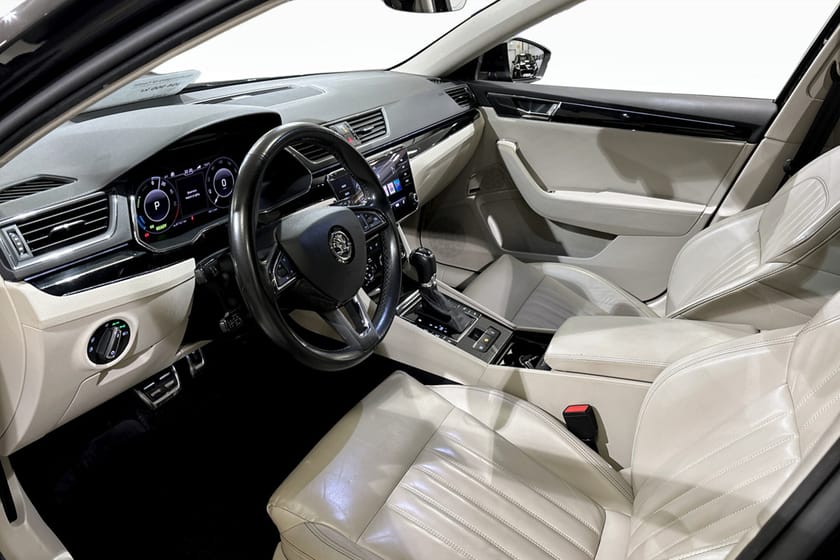 Bild 5 av Škoda Superb iV Kombi 1.4 TSI DSG 218hk