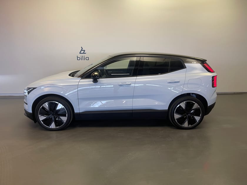 Bild 2 av Volvo EX30 Twin Motor Performance Ultra / 20" hjul / Tonade rutor / Navigation /