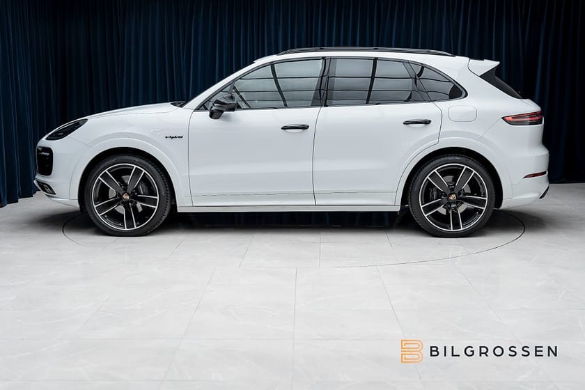 Bild 2 av Porsche Cayenne E-Hybrid Platinum Pano BOSE 360 Drag
