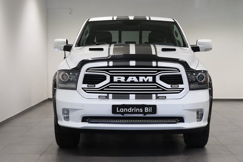 Bild 2 av RAM 1500 Crew Cab Dodge 5.7 V8 HEMI Sport 4x4 TorqueFlite Euro6 Luftfj