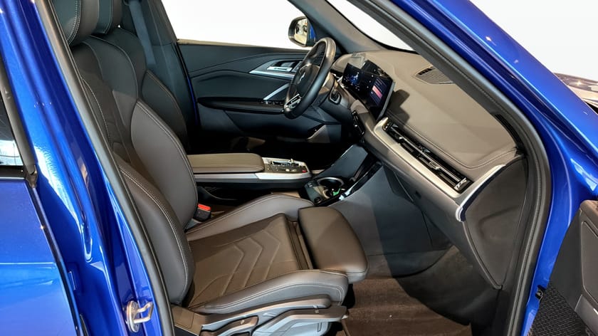 Bild 3 av BMW iX1 xDrive30 30e M-Sport Rattvärme Sportstolar Drag