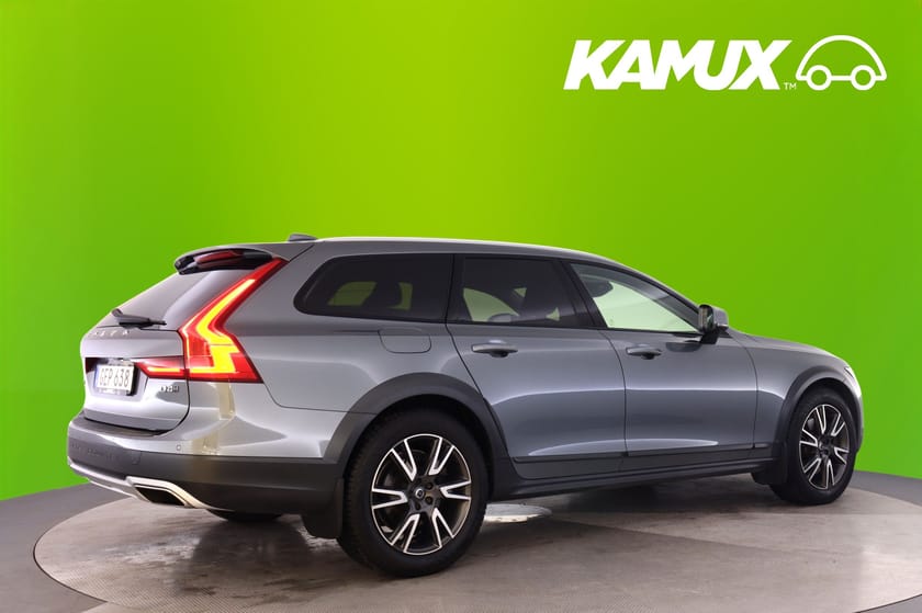Bild 2 av Volvo V90 Cross Country D4 AWD Inscription PRO GPS B-Kam HuD Drag Skinn BLIS
