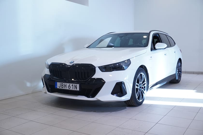 Bild 2 av BMW 530e xDrive Touring M-Sport Dragkrok, Navigation, Hud, H K