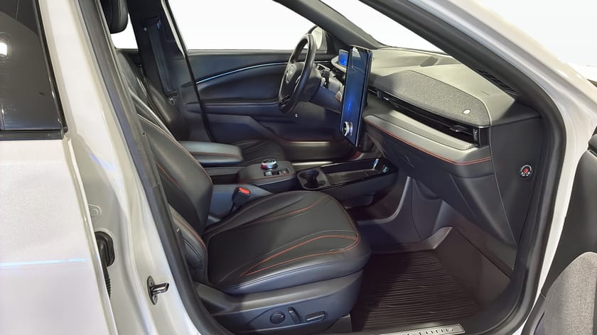 Bild 3 av Ford Mustang Mach-E Standard Range AWD 269hk Teknikpaket +