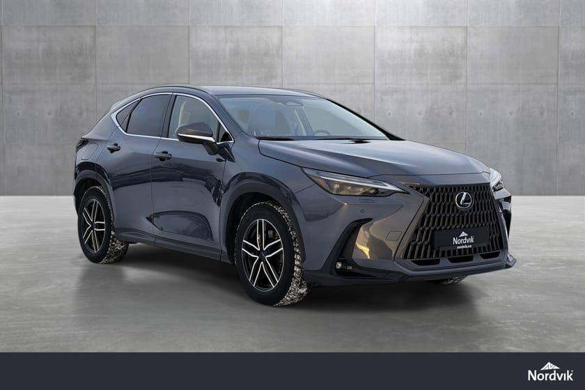 Bilde 3 av Lexus NX 450h+ Executive Tech / Firehjulstrekk / Skinn