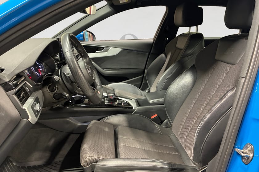 Bild 3 av Audi A4 Avant 40 TDI quattro 190 HK AUT Q S LINE D-VÄRM DRAG NAVI PDC