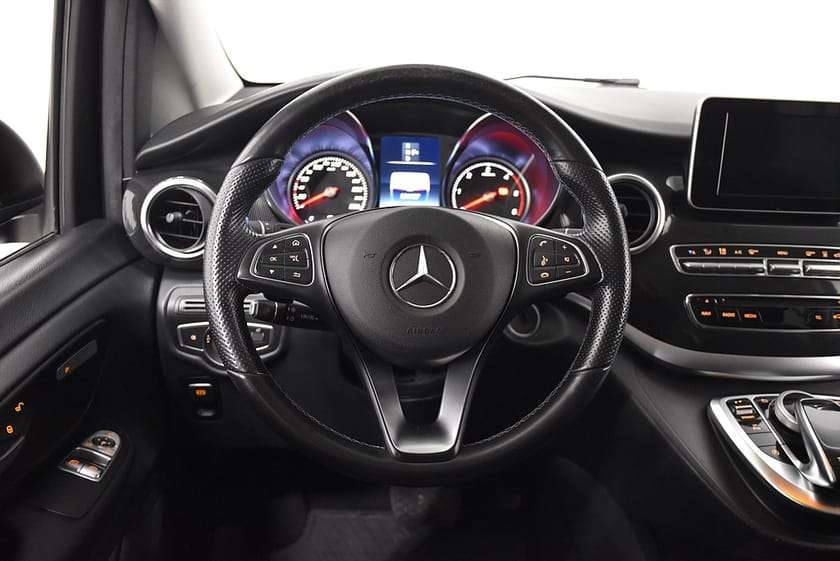 Bild 2 av Mercedes-Benz V 220d 3.1t Aut Tempmatic 7-sits D-värm Navi Drag