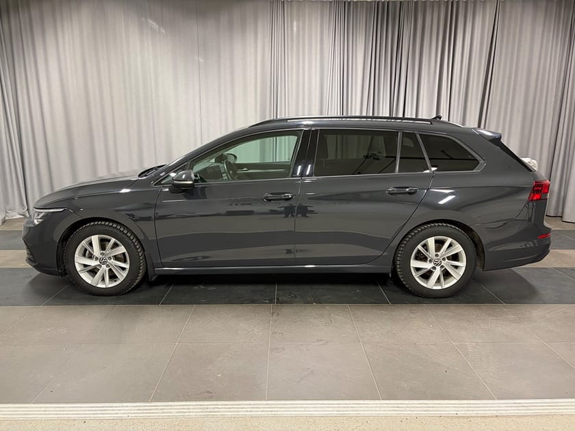 Bild 2 av Volkswagen Golf Sportscombi 1.5 eTSI ACT P-värmare Vinterhjul