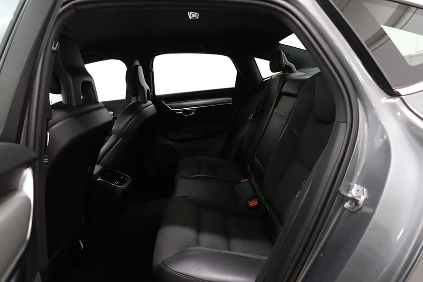 Bild 4 av Volvo S90 D4 AWD Geartronic Momentum Drag P-Värme Adap-F