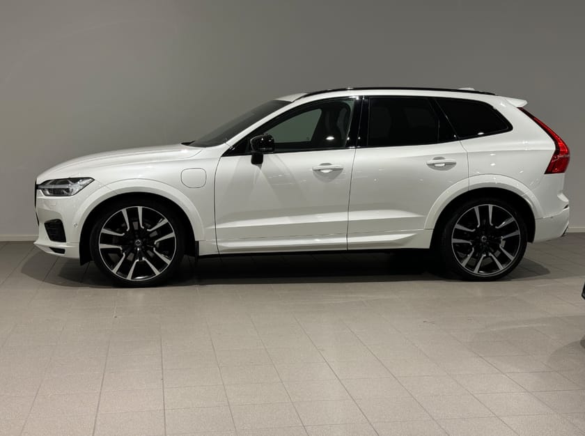 Bild 2 av Volvo XC60 T8 AWD Recharge R-Design, | Akustikrutor | Dragkrok |
