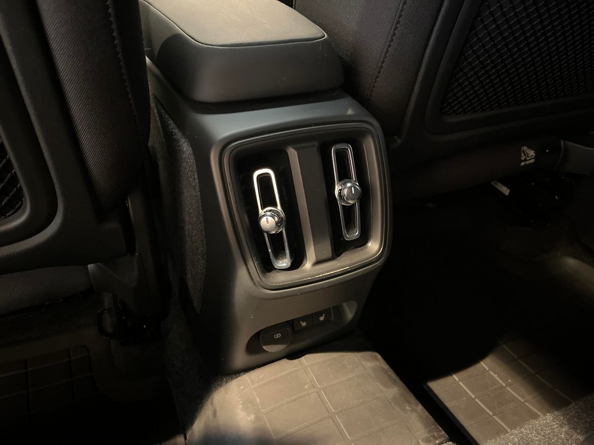 Volvo XC40 2023 - miniatyr 10