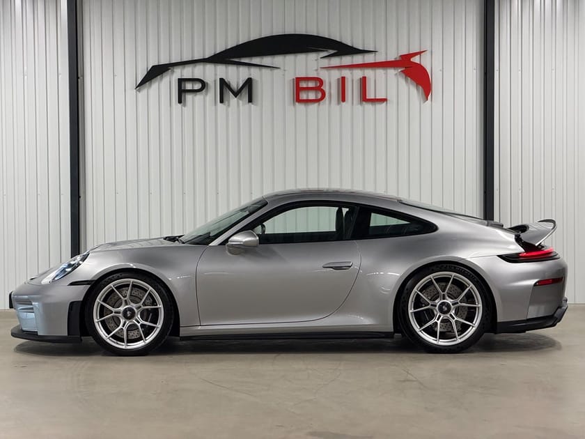 Bild 5 av Porsche 911 GT3 Touring 992.2 Extrautrustad för 307.000kr (Baksäte)