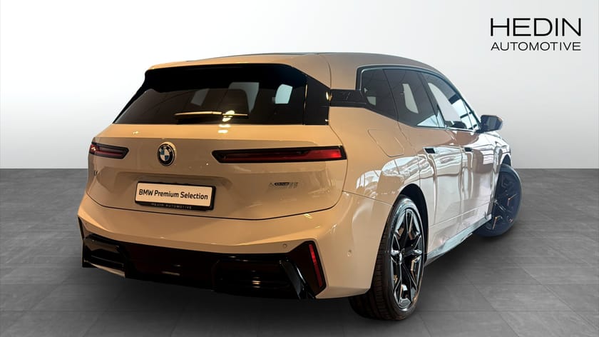 Bild 2 av BMW iX xDrive60 M-Sport Adaptiv Farth Pano Dragkrok