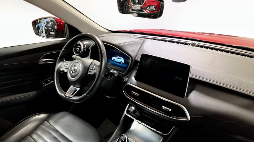 Bild 4 av MG EHS PHEV Luxury phantom red