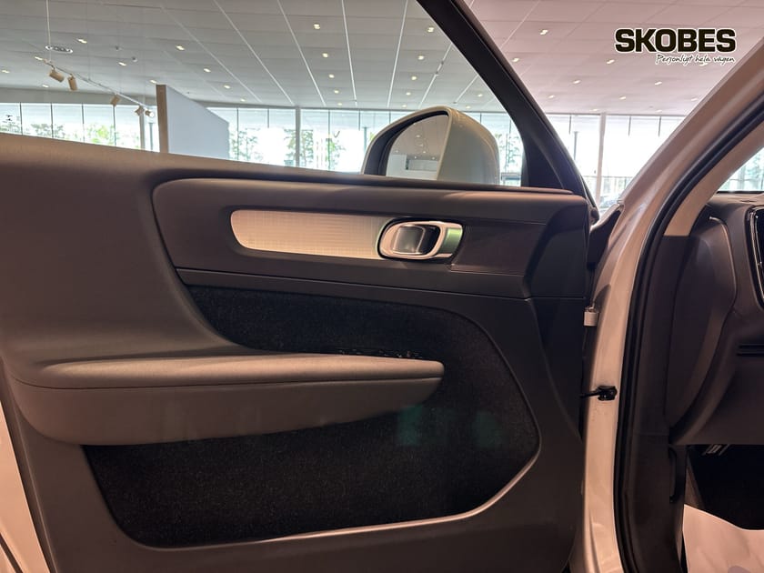 Bild 3 av Volvo XC40 D3 FWD Momentum Advanced Edition
