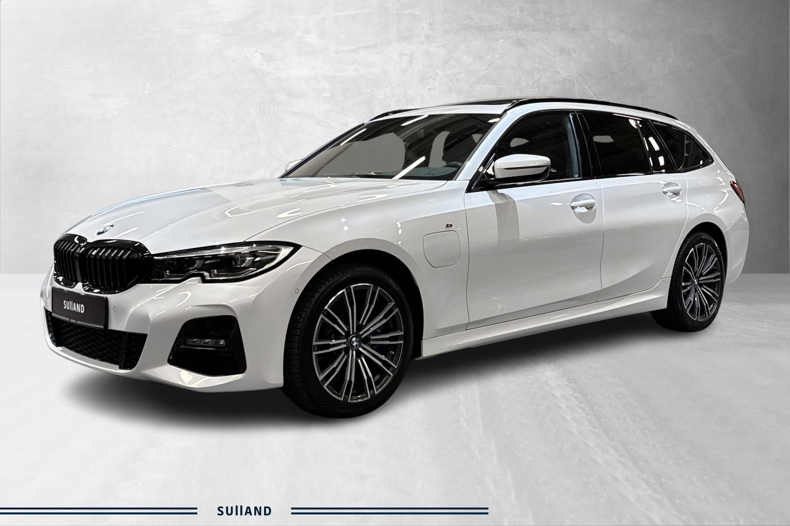 BMW 330e xDrive Touring