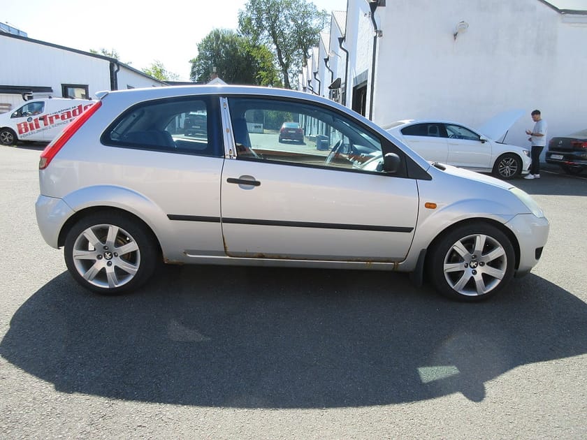 Bild 5 av Ford Fiesta 3-dörrar 1.6 100 hk Besiktigad till 260630