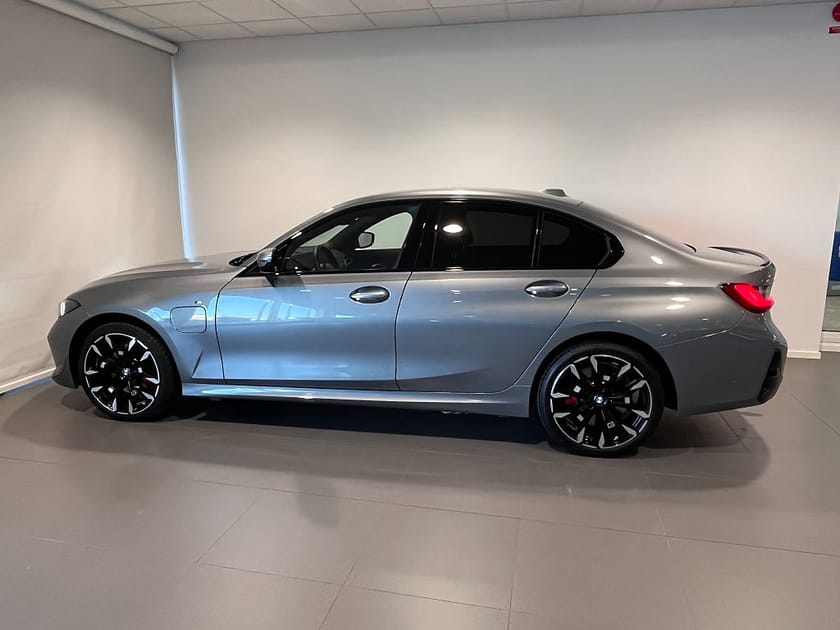 Bild 2 av BMW 330e xDrive Sedan 4,95% ränta M-Sport H/K AdaptivFarthållare