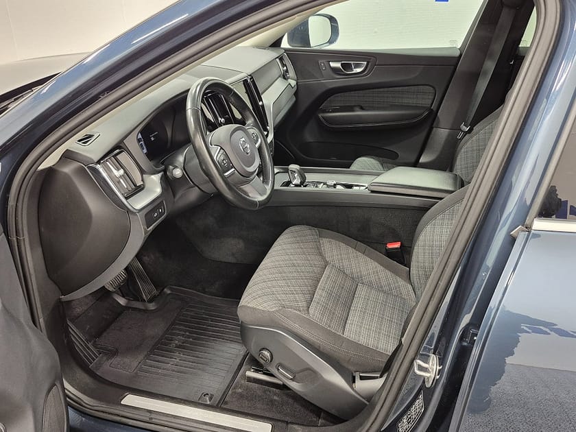 Bild 2 av Volvo XC60 T6 Recharge Core Bright plug in AWD 350HK 4x4 Panorama