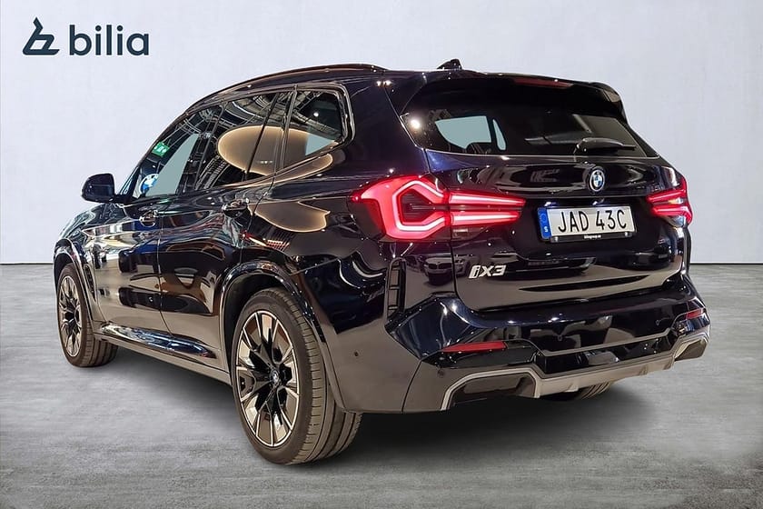 Bild 2 av BMW iX3 M Sport/Charged plus/Drag/Head up/Rattvärme/360
