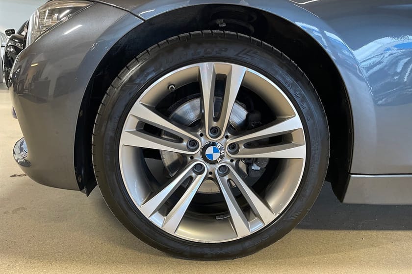 Bild 5 av BMW 320d xDrive Touring 320 Sportline Skinn / Navi / Kamera / Drag