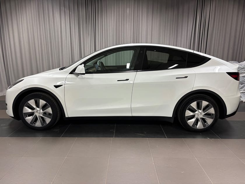 Bild 2 av Tesla Model Y Standard Range RWD Autopilot Inkl. Vinterhjul Drag