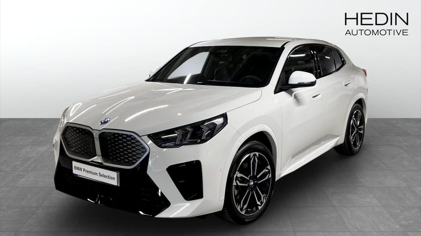 Bild 1 av BMW iX2 xDrive30 xDrive 30  M-SPORT DRAGKROK PARK-ASSIST BACKKAMERA