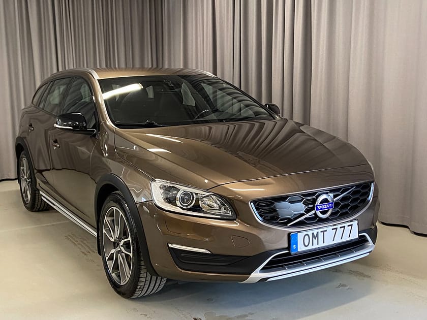 Bild 1 av Volvo V60 Cross Country D4 190hk AWD Geartronic Summum Pvärm Backkamera