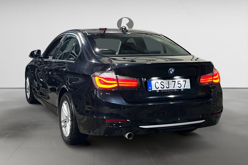 Bild 5 av BMW 320d xDrive Sedan 184 HK AUT SKINN NYSERV NAVI XENON 0.42L/MIL