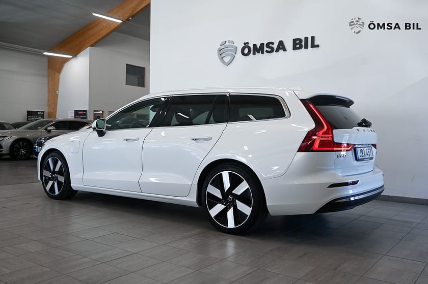 Bild 5 av Volvo V60 Recharge T6 AWD Core Värmare Drag Google Maps 350hk
