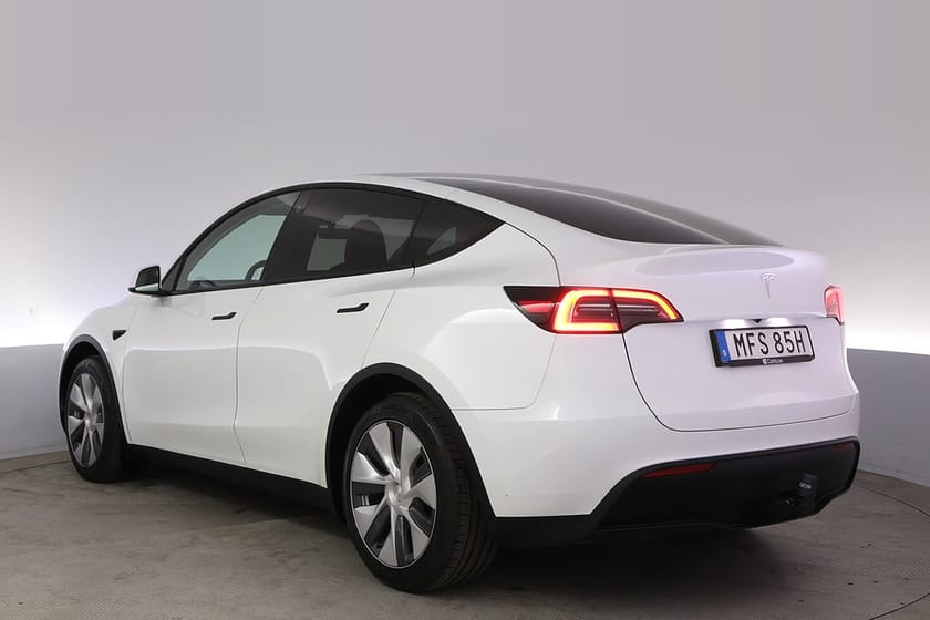 Bild 4 av Tesla Model Y Standard Range RWD Autopilot Pano Drag V-hjul