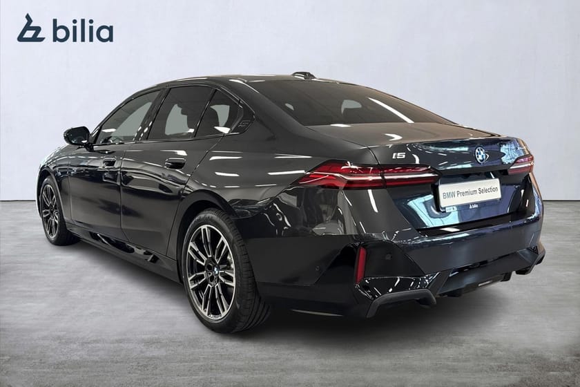 Bild 2 av BMW i5 xDrive40 Sedan xDrive 40 M-sport | H&K | Drag | Aktiv farth. | 19"