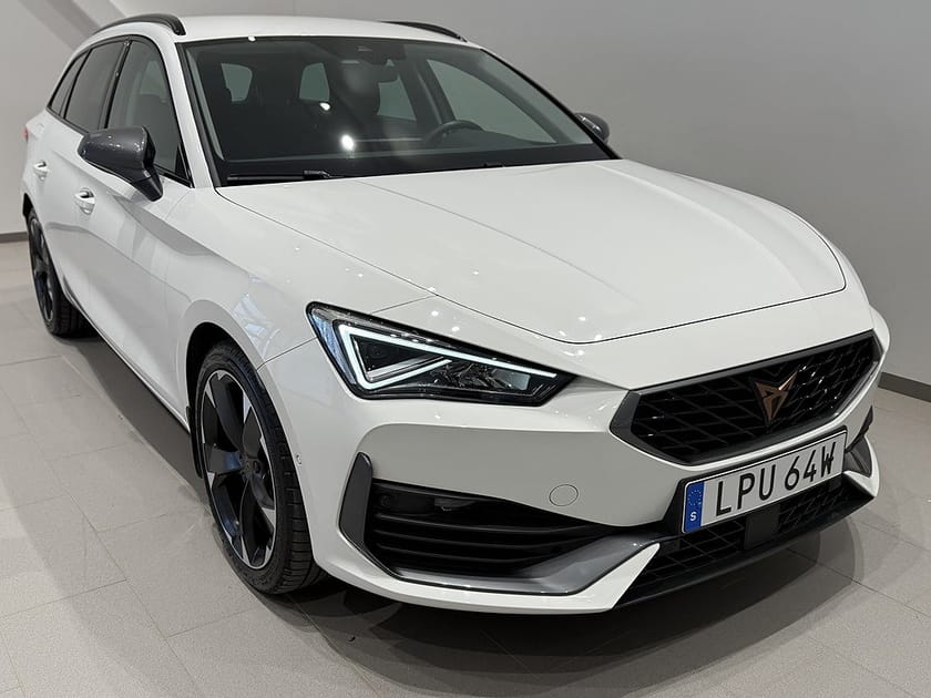 Bild 1 av CUPRA Leon Sportstourer 1.5 eTSI 150HK Keyless Drag B-kamera
