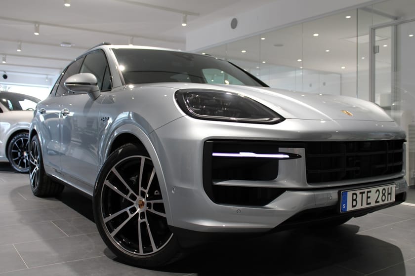 Bild 1 av Porsche Cayenne E-Hybrid BLACK EDITION