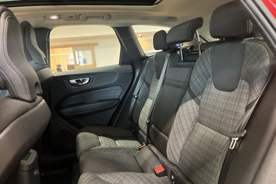 Volvo XC60 2023 - miniatyr 8