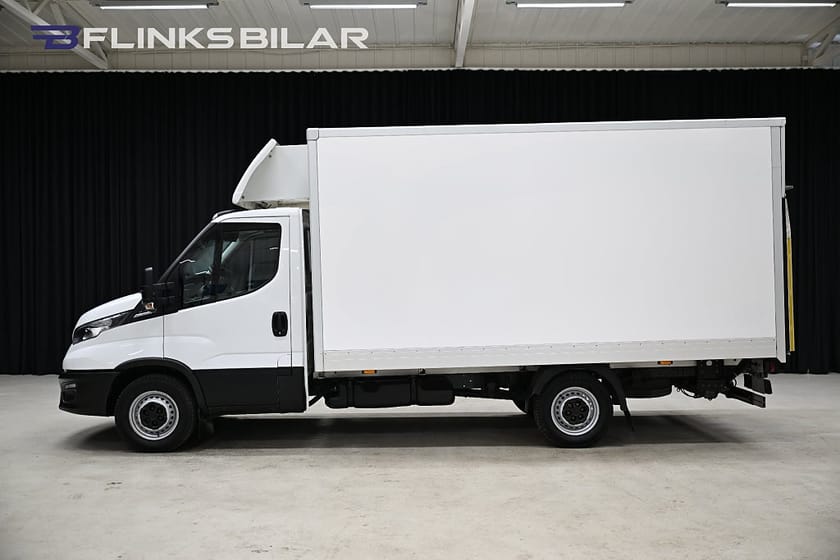 Bild 2 av Iveco Daily 35-140 Chassi Cab 136HK Automat|Volymskåp|Bg-lyft|Sidodörr|Backkamera