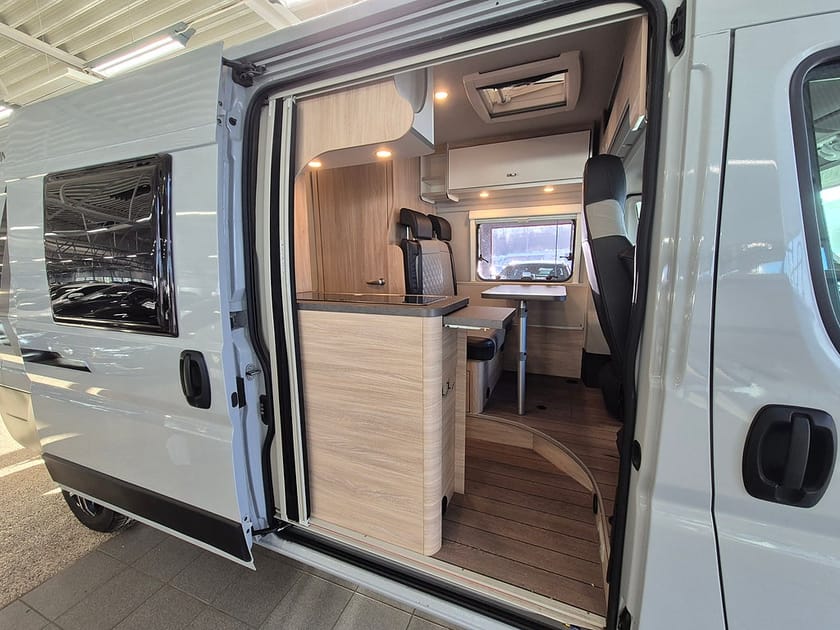 Bild 5 av Weinsberg Campervan Fiat CARABUS R47 Plåtis Långbädd 2,3D 120HK Husbil