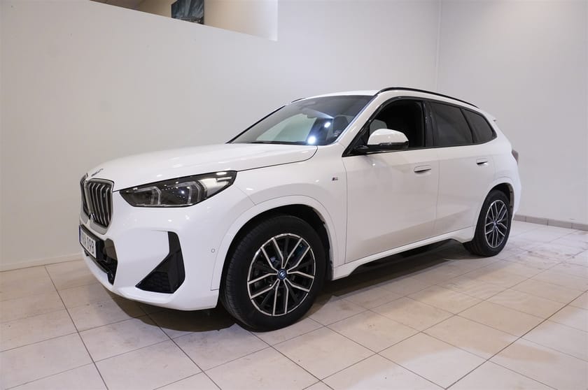 Bild 4 av BMW iX1 xDrive30 xDrive30, M-Sportpaket, Innovationpaket, Skinn, Komfortöppning, Navigation, Head-Up Display, Parking Assistant Plus, Driving Assistant Plus, HiFi Högtalarsystem Mm.