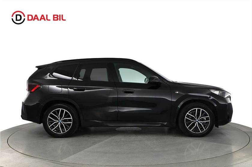 Bild 5 av BMW iX1 xDrive30 64,7kWh 306HK M-SPORT H/K® 3D-VIEW DRAG HUD